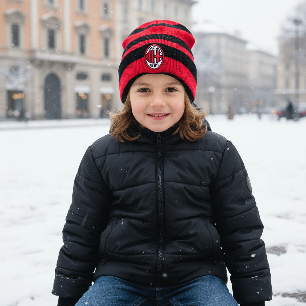 Set Regalo Cappello + Porta Merenda in confezione regalo Tifoso Senza BPA Berretto e Portamerenda per Ragazzi Prodotto Ufficiale (MILAN)